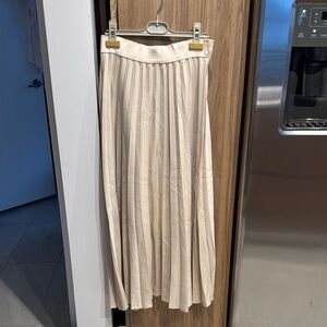 Elegant Cream Pleated Skirt